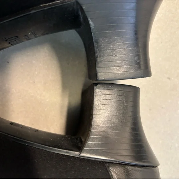 MUNRO American Low Heel Pumps in Black with Criss Cross Elastic Slip On Size 10 - Picture 12 of 14